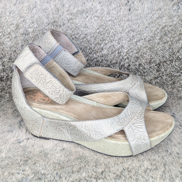 OTBT Hobart Wedge Tooled Leather Sandal Grey Women's 9 - Picture 2 of 10